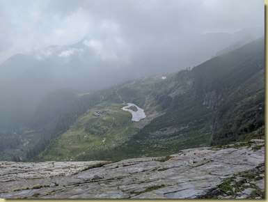 nella nebbia, uno dei laghetti di Muino...