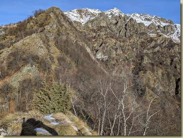 a destra in alto, la zona del Sasso del Gatto...