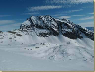 Pizzo Giezza, a sinistra il Passo di Paione