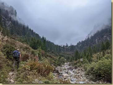 nuvole basse in Val Vogna, sperando nel previsto miglioramento...
