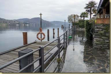 lungolago bagnato...