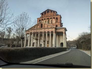 percorrendo la strada della Traversagna da Boca a Grignasco, si passa accanto al famoso Santuario di Boca...
