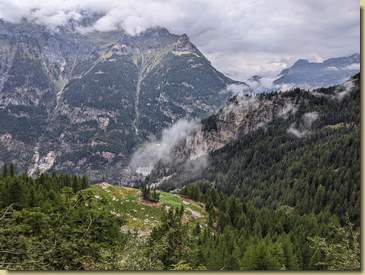 il basso il poggio dell'Alpe Croce...