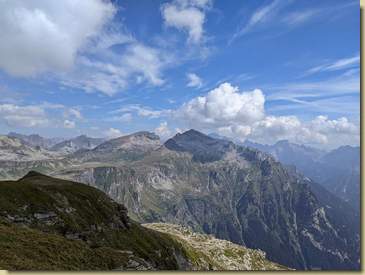 vista verso il Monte Giove e la Punta Clogstafel...