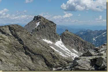 antefatto (giugno 2018), il Pizzo Quadro visto dalla Corona di Groppo...