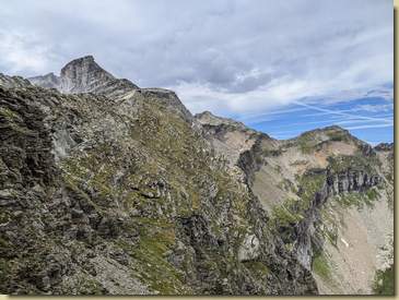 e spunta a sinistra la bella cima del Pizzo Quadro...