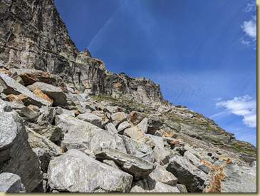 saliamo traversando sulla destra verso la cresta...