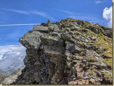 e arriviamo al breve tratto finale verso l'ometto di vetta...