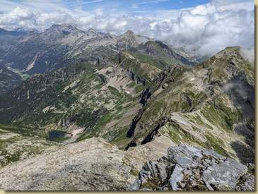 si vede in basso il Lago Cramec...