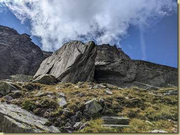 un paio di "fette" della parete est qui cadute...