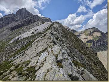 ritorno all'inizio della cresta verso il Pizzo Quadro...