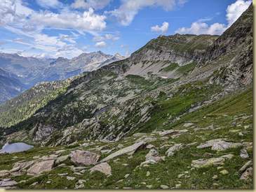 ritorno al pianorino erboso da dove traverseremo il versante...