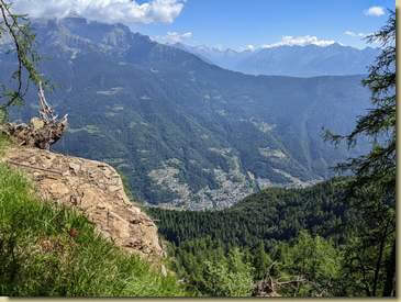 in basso, i dintorni di Varzo...