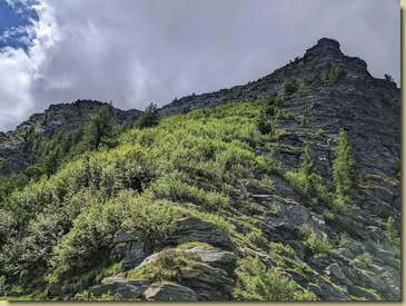 il versante che sale alla quota 2323 m.