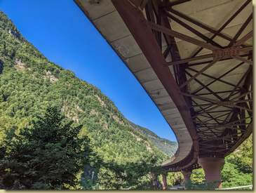 sotto la Strada europea E62...