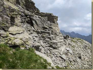 al passaggio che permette di scendere dalla cengia erbosa...