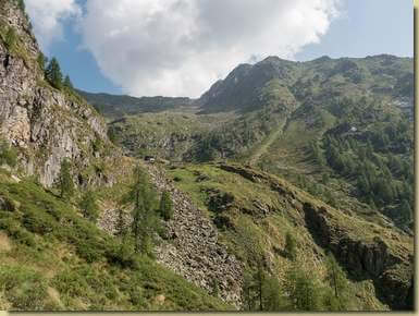 salendo verso il pianoro dell'Alpe Asinello...