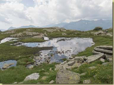 uno dei numerosi laghetti di questo versante...