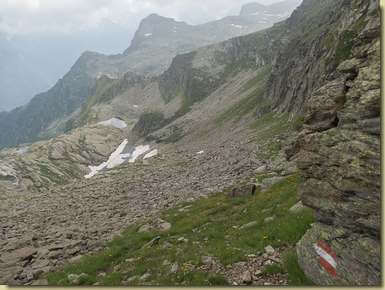 il percorso che traversa sotto la parete verso Cortenero...