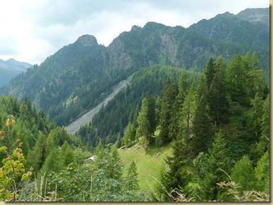 in alto, la Punta della Forcola...
