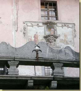 particolare...