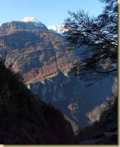 vista sul versante opposto della valle...