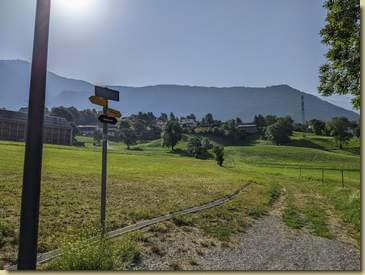 i primi prati uscendo dall'abitato...