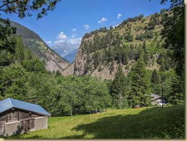 a destra, il versante disceso (bosco golenale...)