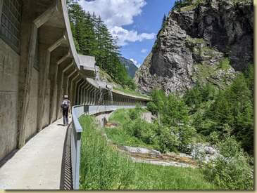 tratto a fianco della strada...