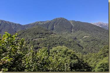 il versante opposto della valle...