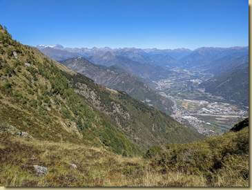 dal colletto a monte dell'Alpe La Piana, il versante di discesa...