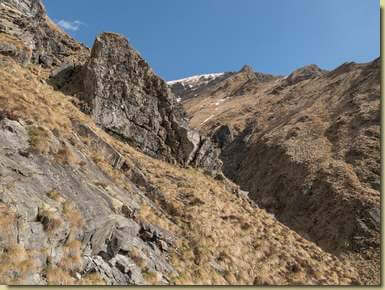 a sinistra, il breve canalino da risalire...