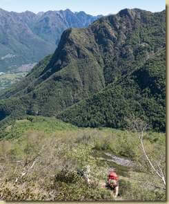 a destra, la cresta del Monte Turi...