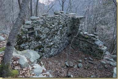 i ruderi a circa 650 m.
