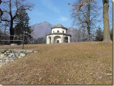 sullo sfondo la Cima Lari&egrave;