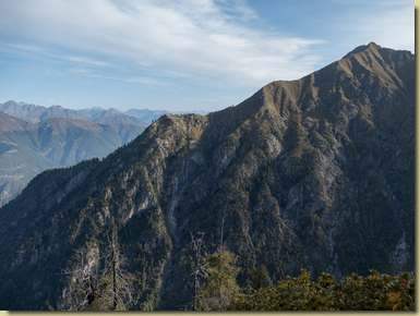 la cresta percorsa vista dal versante opposto della Val Rosenza (dal Piz di Galin)