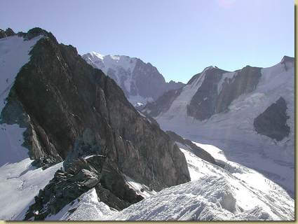 sullo sfondo il Monte Bianco